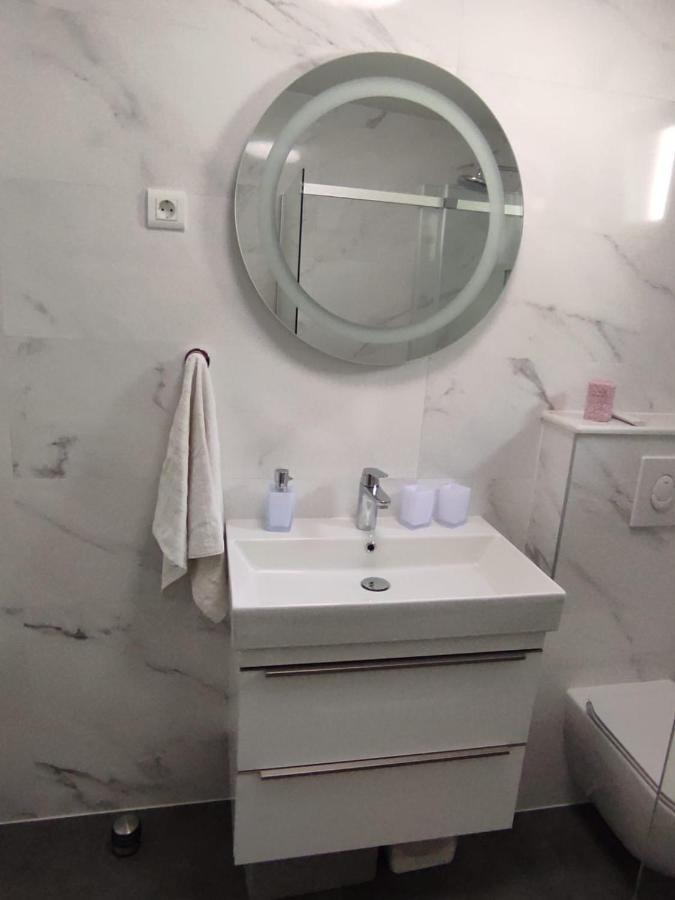 Apartman Koko With Private Jacuzzi Makarska Exterior foto