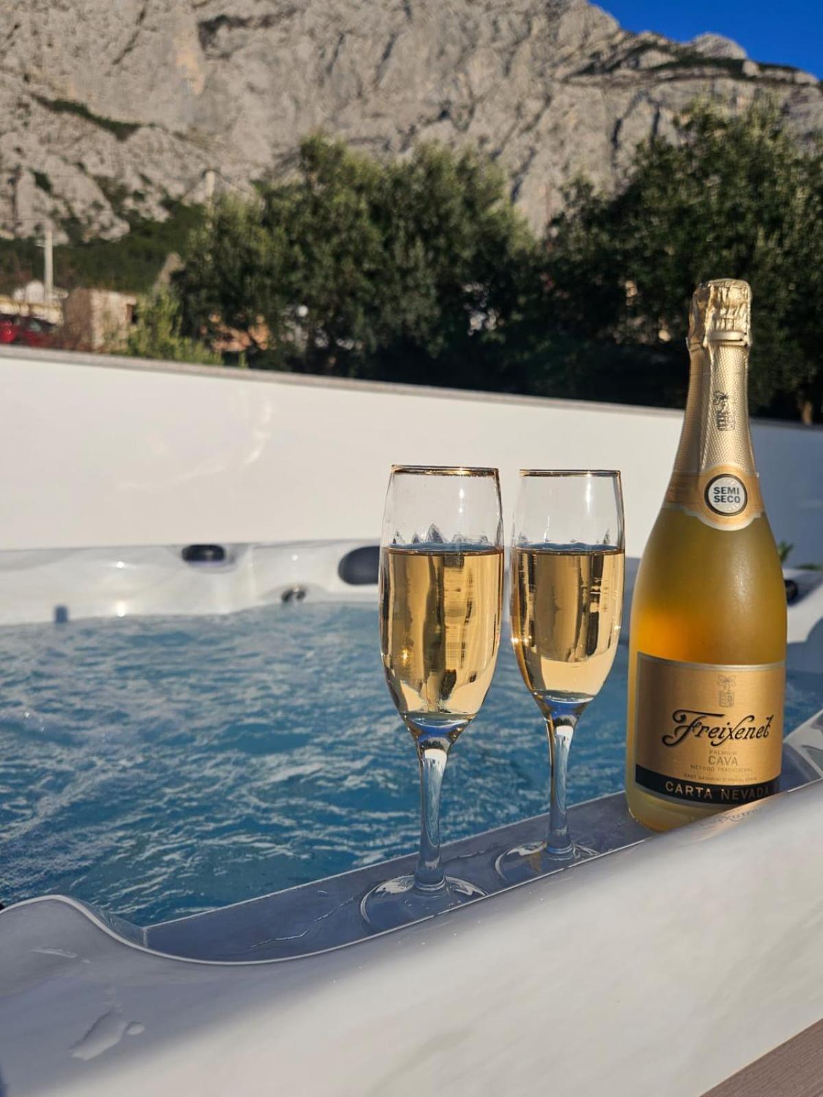 Apartman Koko With Private Jacuzzi Makarska Exterior foto