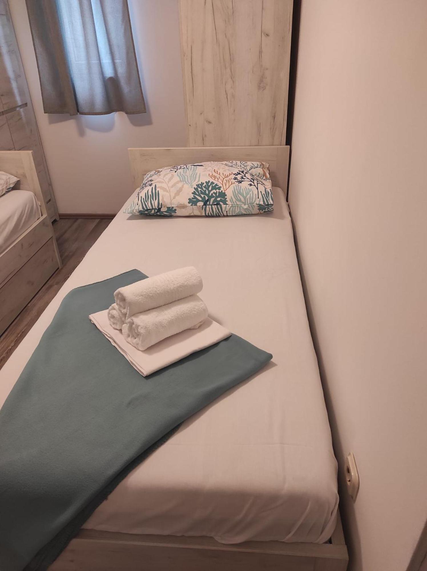 Apartman Koko With Private Jacuzzi Makarska Exterior foto